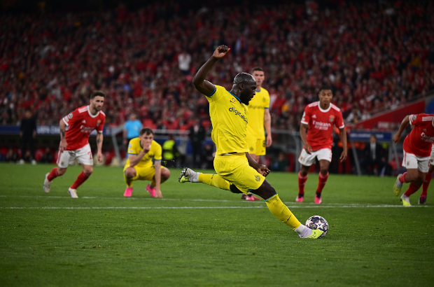 Lukaku scores for Inter Milan against Benfica form a penalty